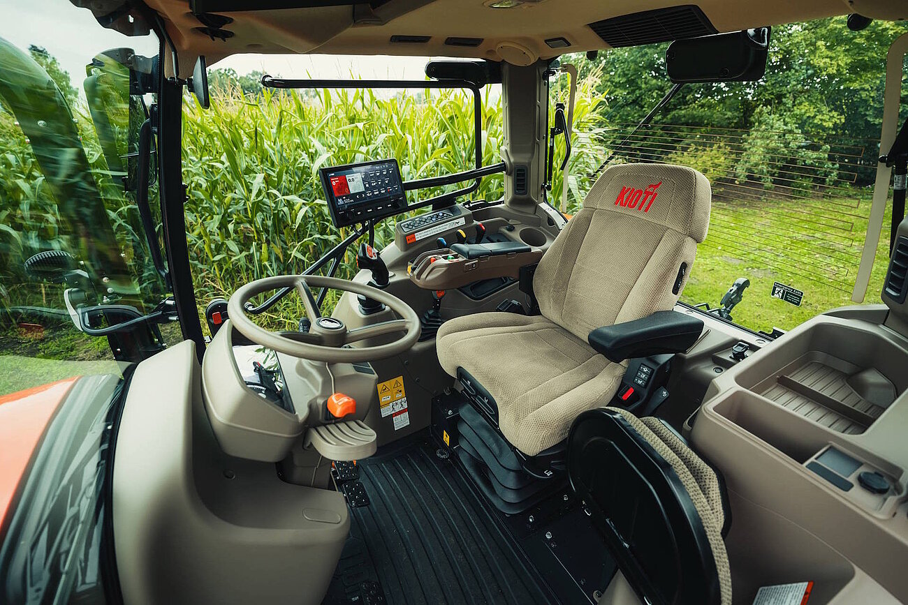 KIOTI HX1403 Cockpit 