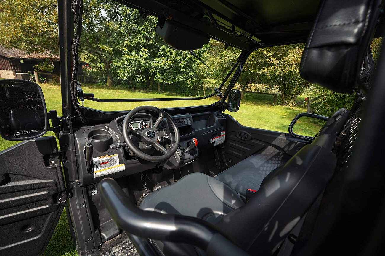 KIOTI K9 2410 Cockpit 