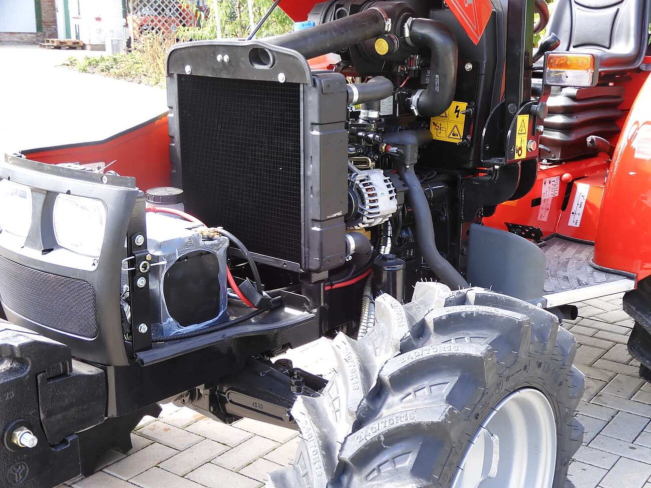 AGRIFARM Serie 350 und 450 Allradtraktor Motoreinheit