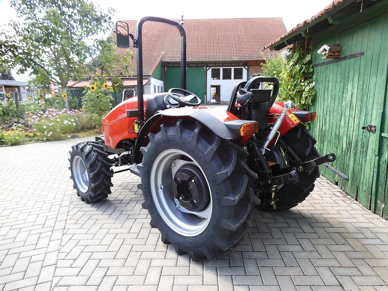 AGRIFARM Serie 350 und 450 Allradtraktor hinten